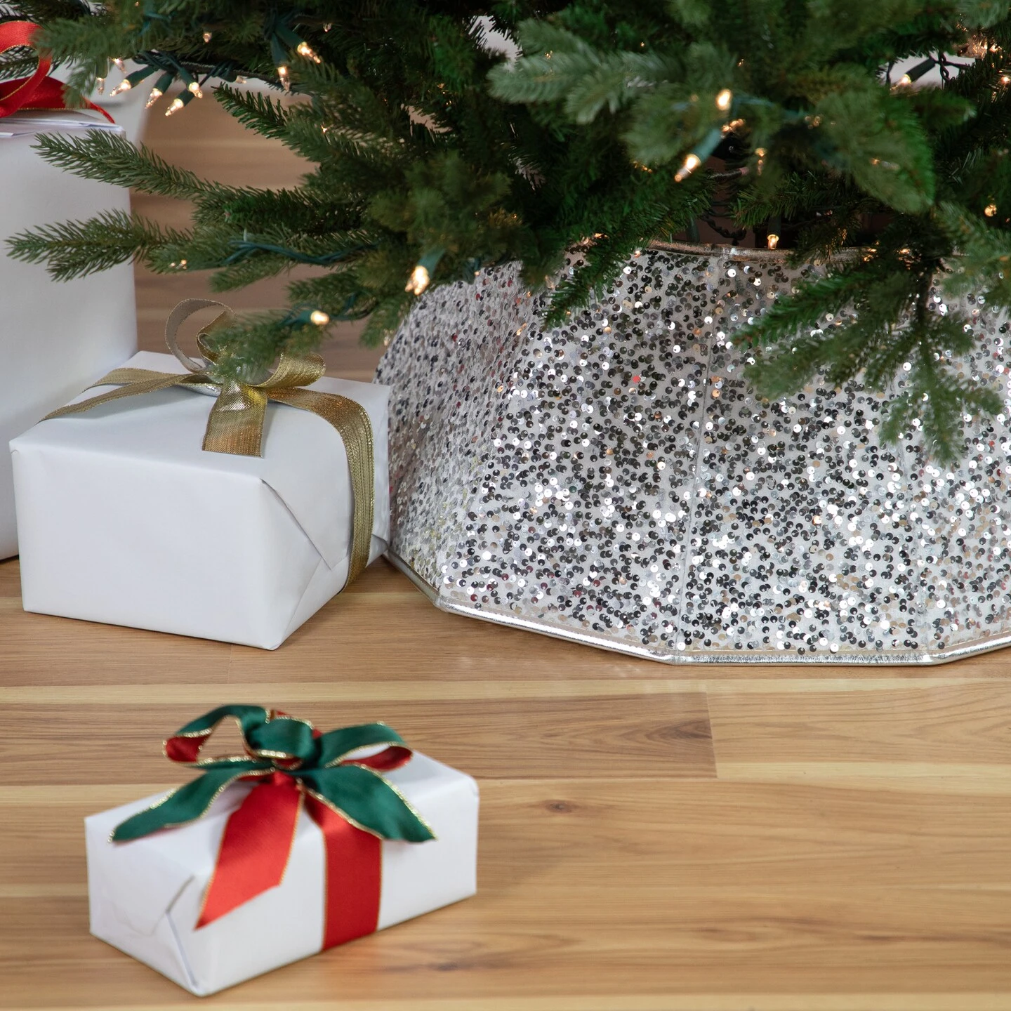 Northlight 26" Silver Sequins Hexagonal Christmas Tree Collar 5 Northlight 26" Silver Sequins Hexagonal Christmas Tree Collar - Image 3