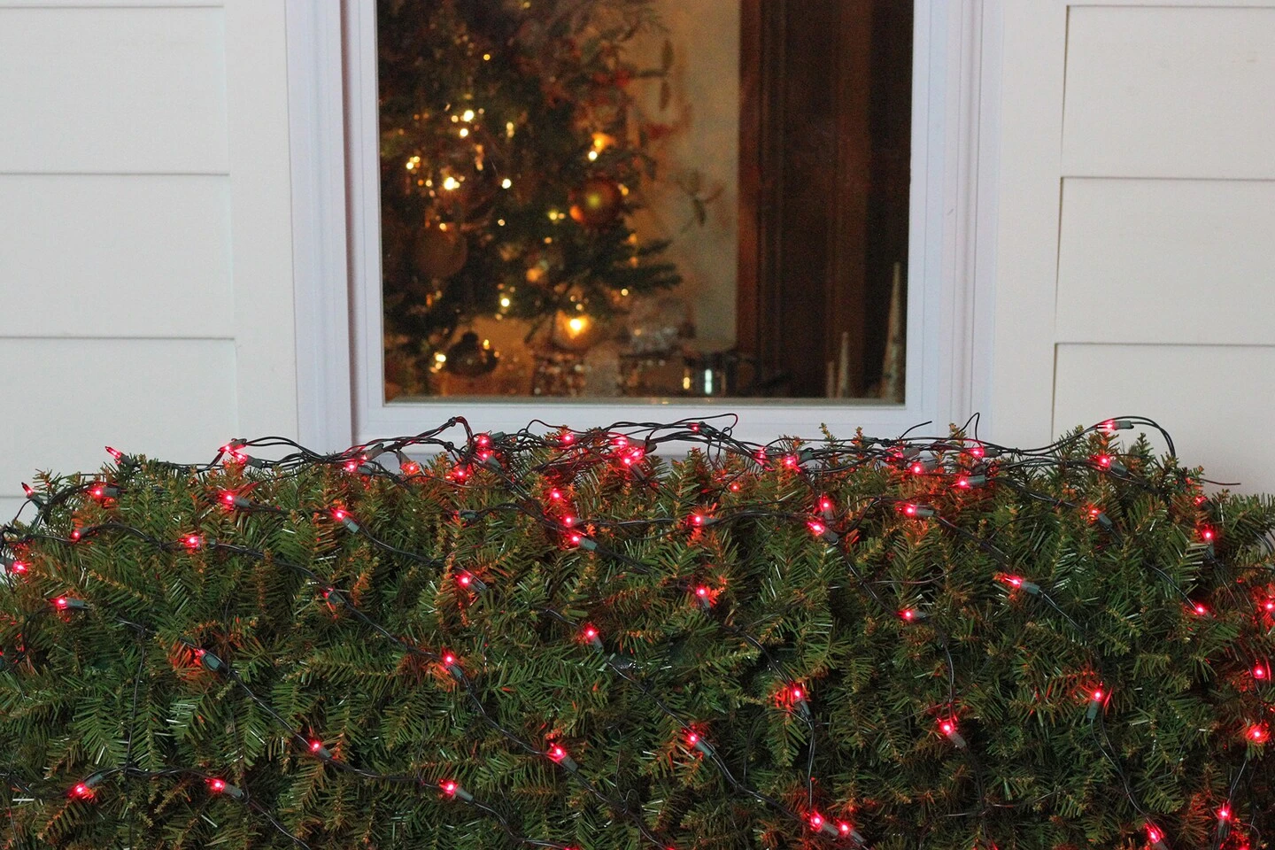 Northlight Mini Net Style Incandescent Christmas Lights - 4' X 6' - Red - Green Wire 5 Northlight Mini Net Style Incandescent Christmas Lights - 4' X 6' - Red - Green Wire - Image 3