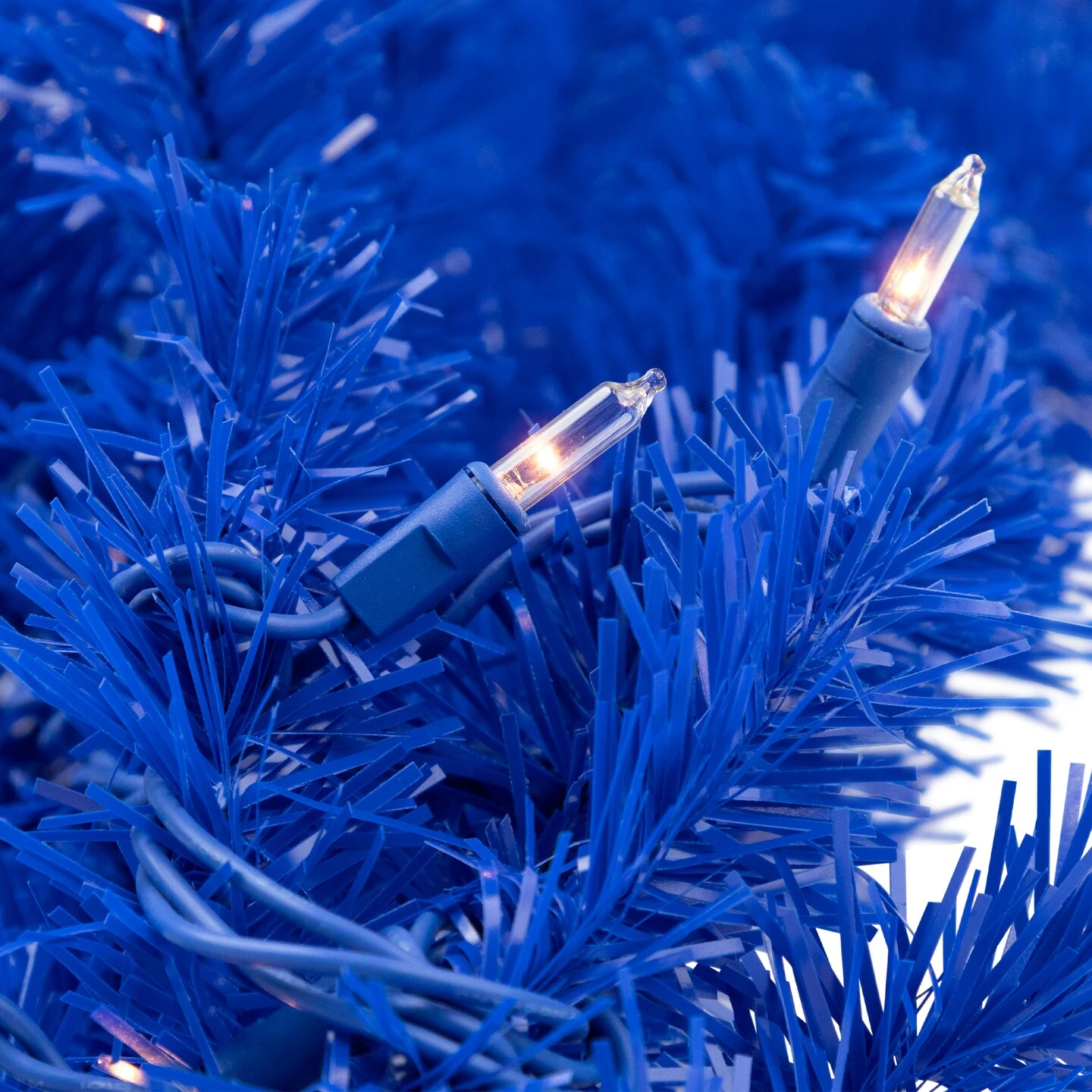 Northlight Pre-Lit Artificial Pine Christmas Garland - 9' - Royal Blue - Clear Lights 7 Northlight Pre-Lit Artificial Pine Christmas Garland - 9' - Royal Blue - Clear Lights - Image 5