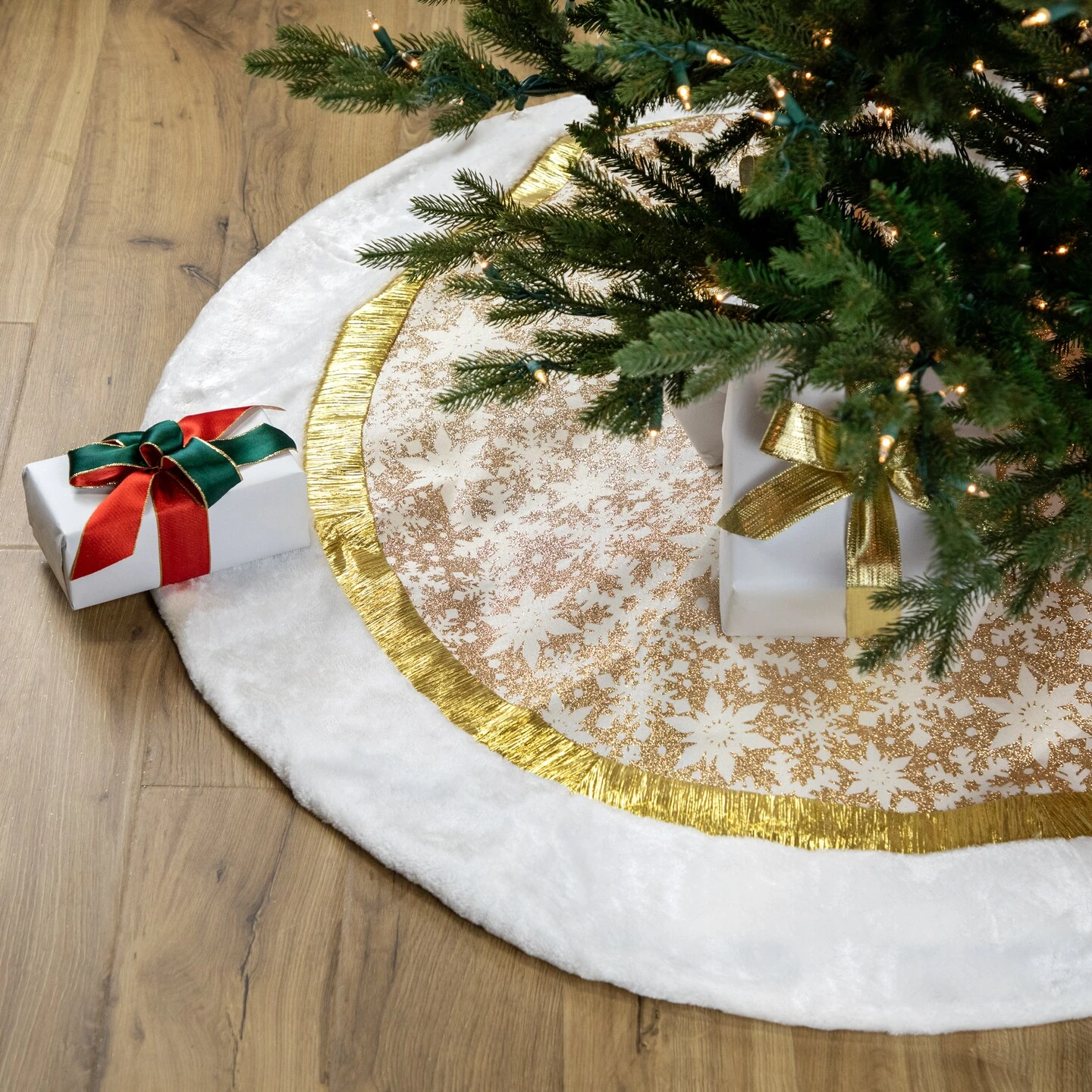 Northlight 48" White And Gold Snowflake Christmas Tree Skirt 9 Northlight 48" White And Gold Snowflake Christmas Tree Skirt - Image 7